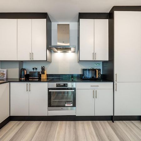 Ashview 6 - Heathrow - Windsor - Free Parking Apartment Staines-upon-Thames Ngoại thất bức ảnh