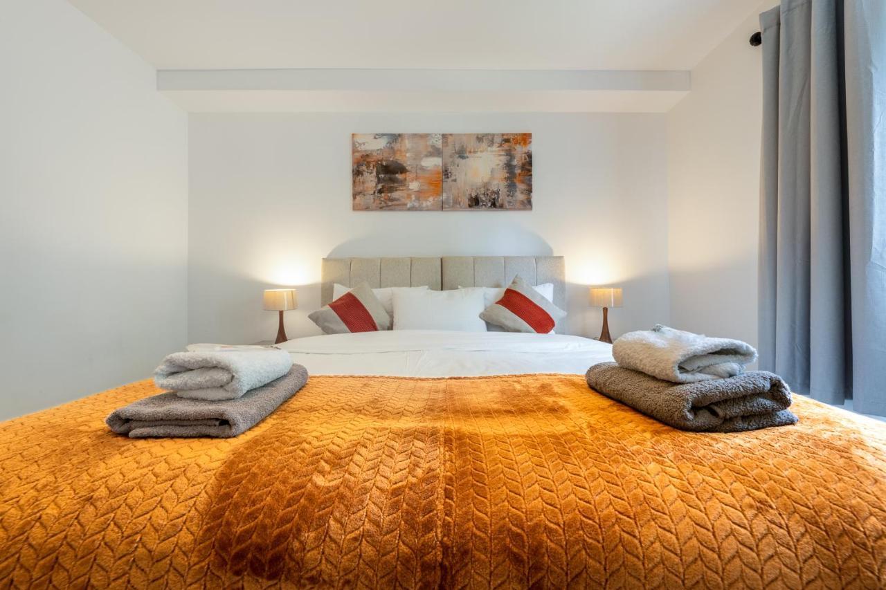 Ashview 6 - Heathrow - Windsor - Free Parking Apartment Staines-upon-Thames Ngoại thất bức ảnh