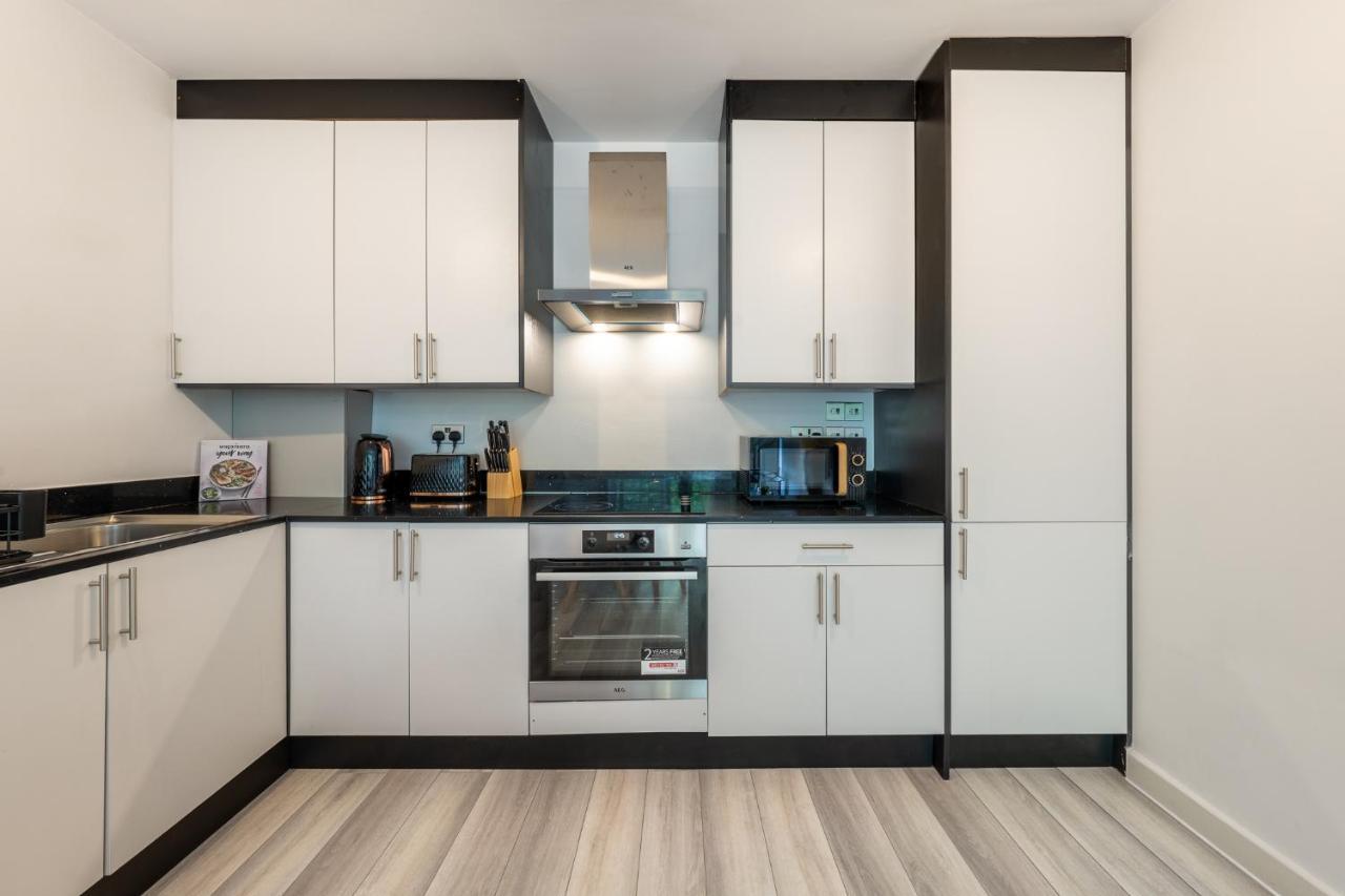 Ashview 6 - Heathrow - Windsor - Free Parking Apartment Staines-upon-Thames Ngoại thất bức ảnh