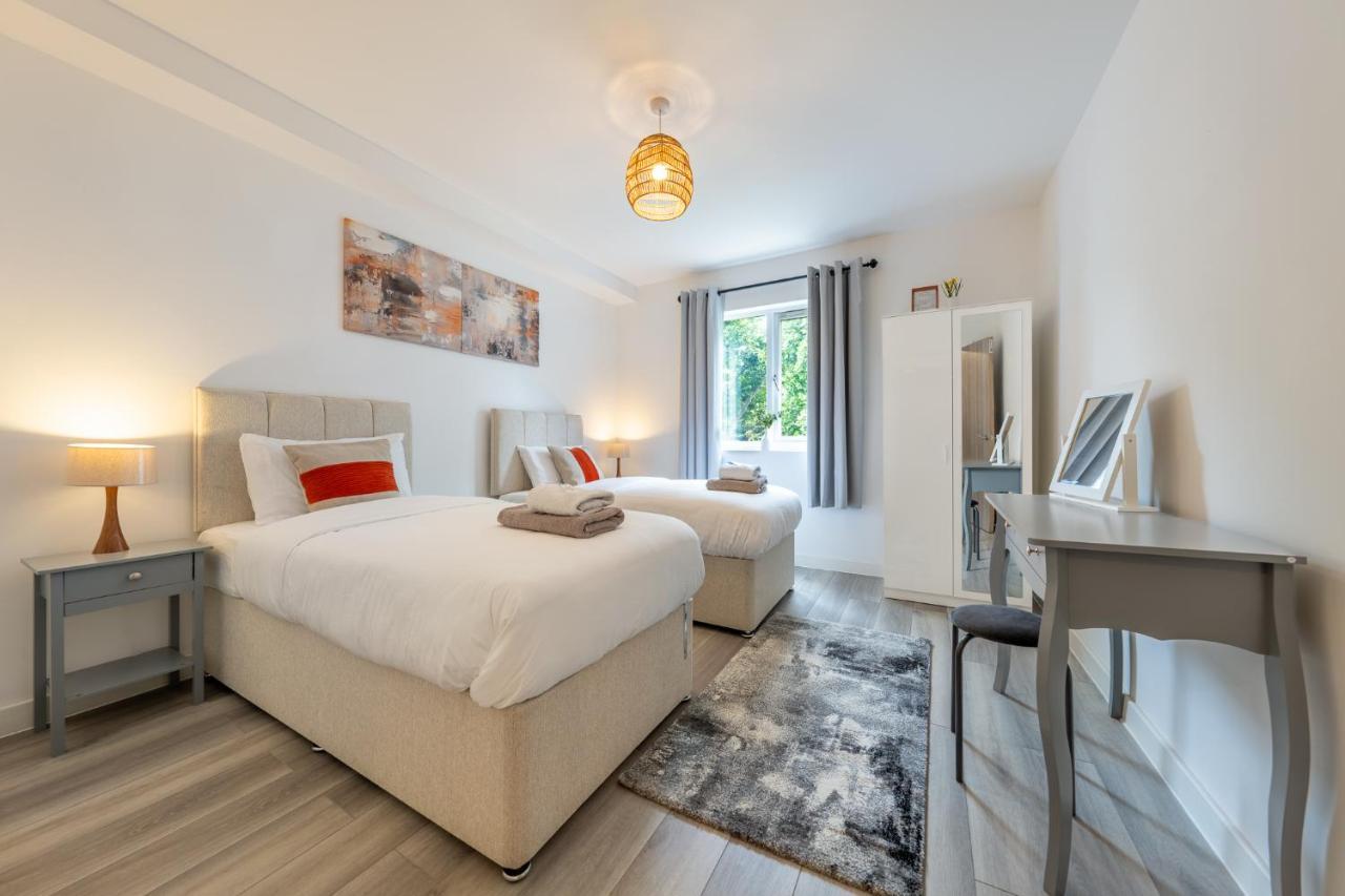 Ashview 6 - Heathrow - Windsor - Free Parking Apartment Staines-upon-Thames Ngoại thất bức ảnh